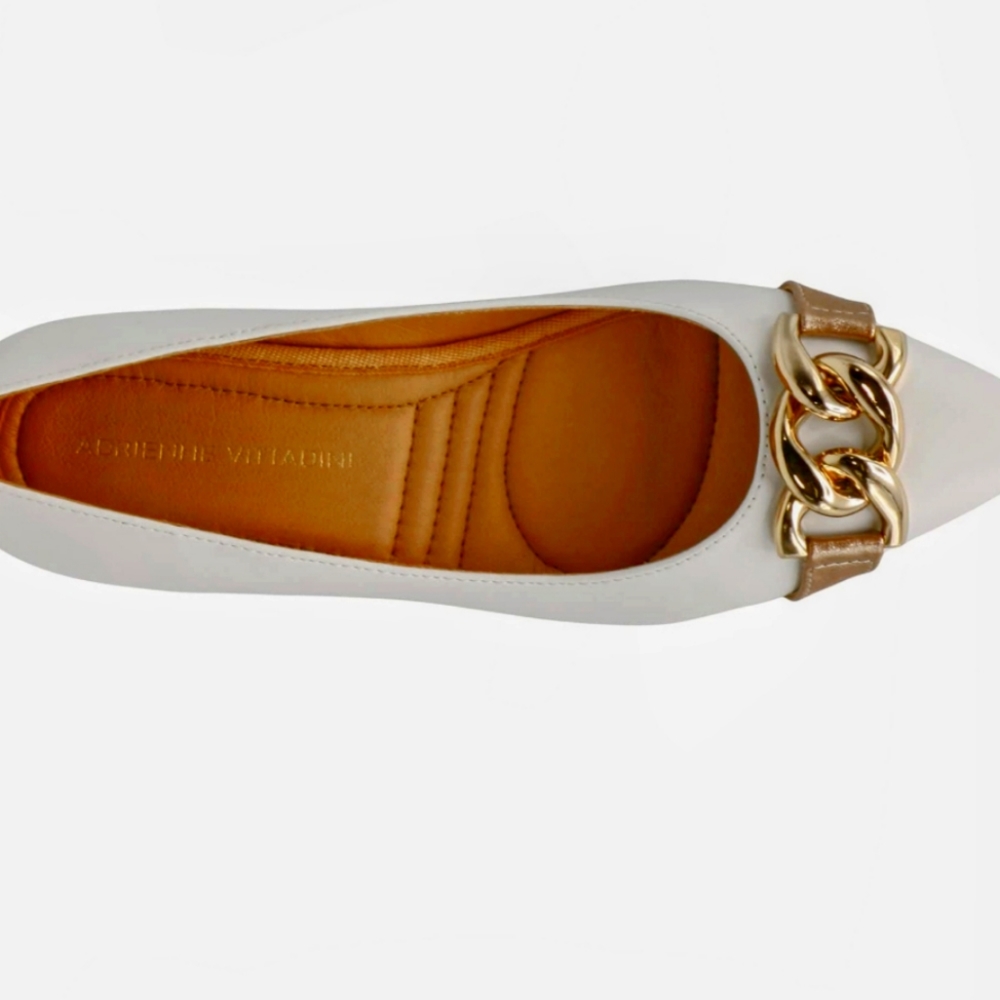 NIB Adrienne Vittadini white faux leather pointy toe gold tone chain snaffle